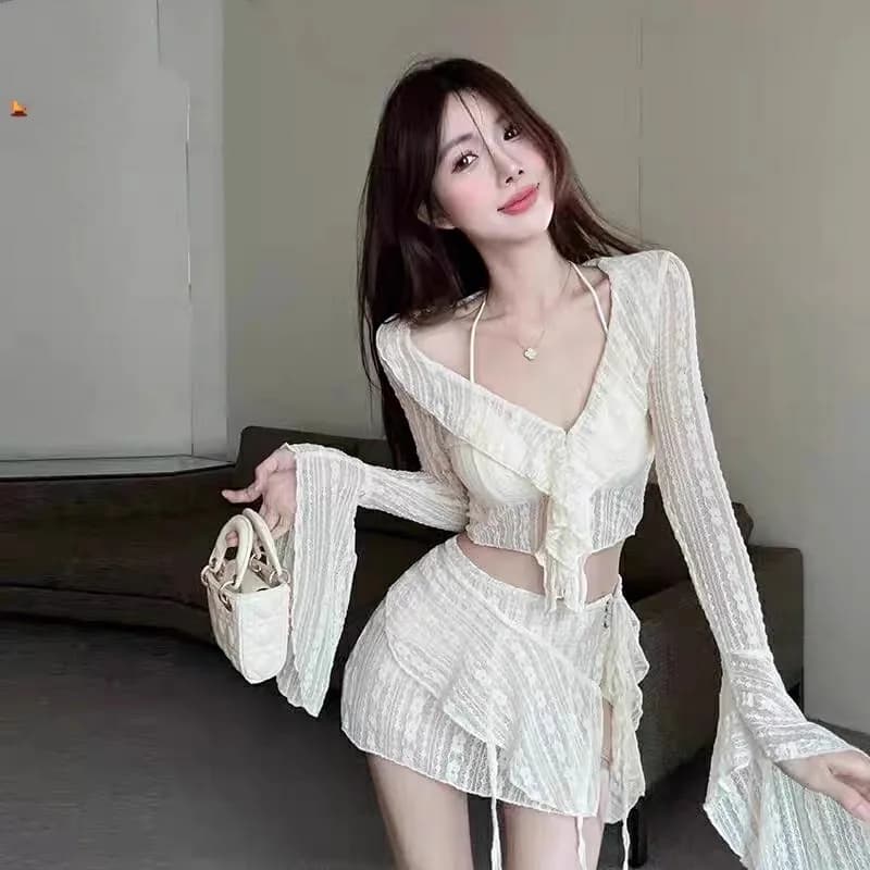 Nuovo Set Bikini Quattro Pezzi 2024 con Maniche Lunghe in Pizzo, Elegante e Sexy, per Seno Piccolo, Ideale per Vacanze