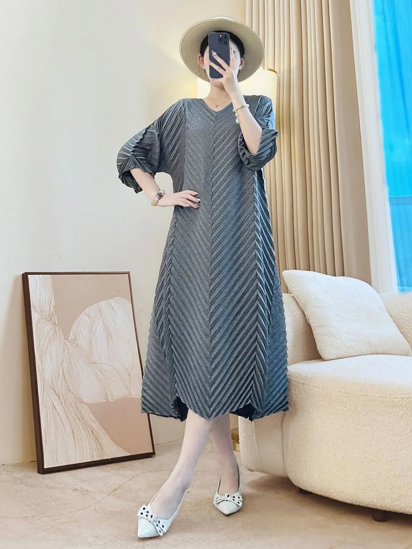 Factory Wholesale Elegant Women's V-Neck Pleated Dress Loose Fit & Comfortable Style Casual Dress
