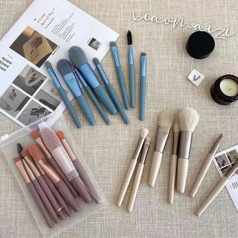 Set of 8 Morbid Makeup Brushes in Synthetic Fiber, Umbrella Perfections, Background, Lighting, Professional or Personal Use