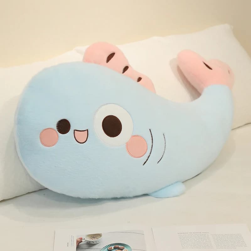 Cuscino a forma di pesce dei cartoni animati, adorabile peluche morbido a forma di pesce, cuscino lombare per divano e letto, decorazione per la casa, peluche creativo a forma di animale.