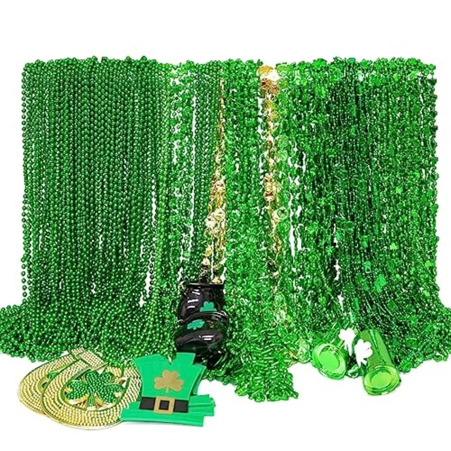 144 Pezzi di Accessori per il Giorno di San Patrizio: Perline per Collane, Ciondoli Metallici a Forma di Trifoglio Irlandese, Boccali di Birra e Monete, per Feste e Parate