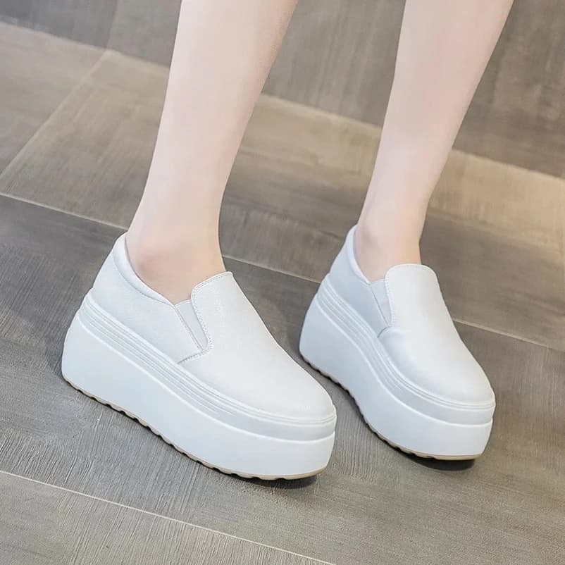 2025 Mocassino autunnale 8CM Piattaforma Slip on bianco Scarpe casual Slipony Scarpe da ginnastica da donna Scarpe da ginnastica estive comode e traspiranti