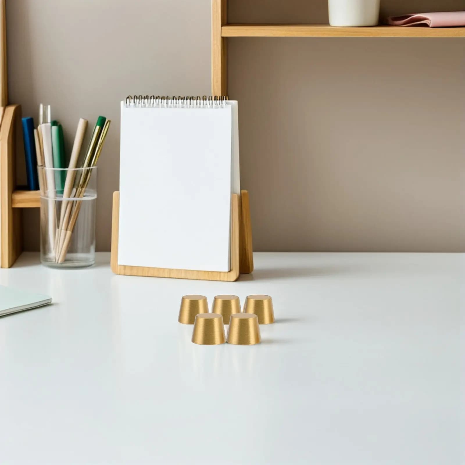 Set di 8 Piedini di Supporto in Ottone Artigianale, Stile Conico Elegante per Taglieri in Legno, Vassoi da Servizio, Espositori, Gambe per Scatole di Gioielli