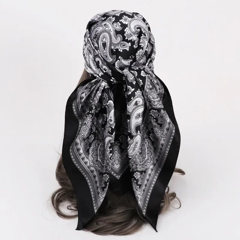 Sciarpa Nera con Stampa Cashew da 90 cm, Nuova Collezione Primavera-Estate, Sciarpa in Seta Sintetica, Trendy e Versatile, Foulard, Sciarpa da Testa, Sciarpe