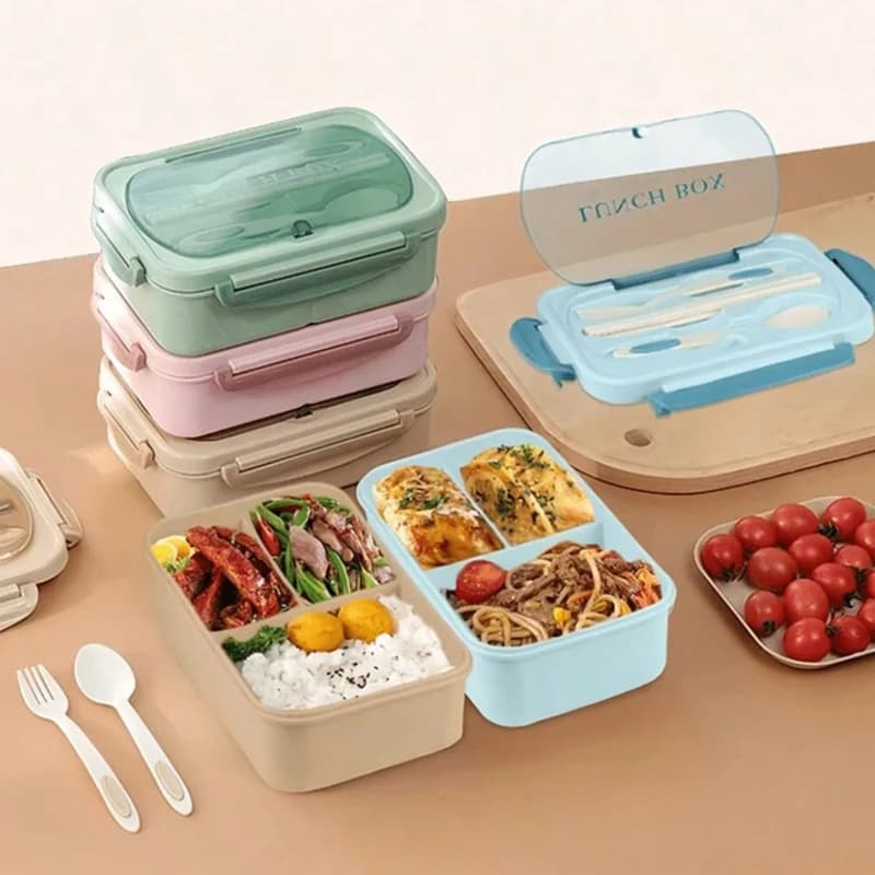 Un contenitore per il pranzo, un set di bento box per adulti, con utensili adatti per microonde e lavastoviglie.