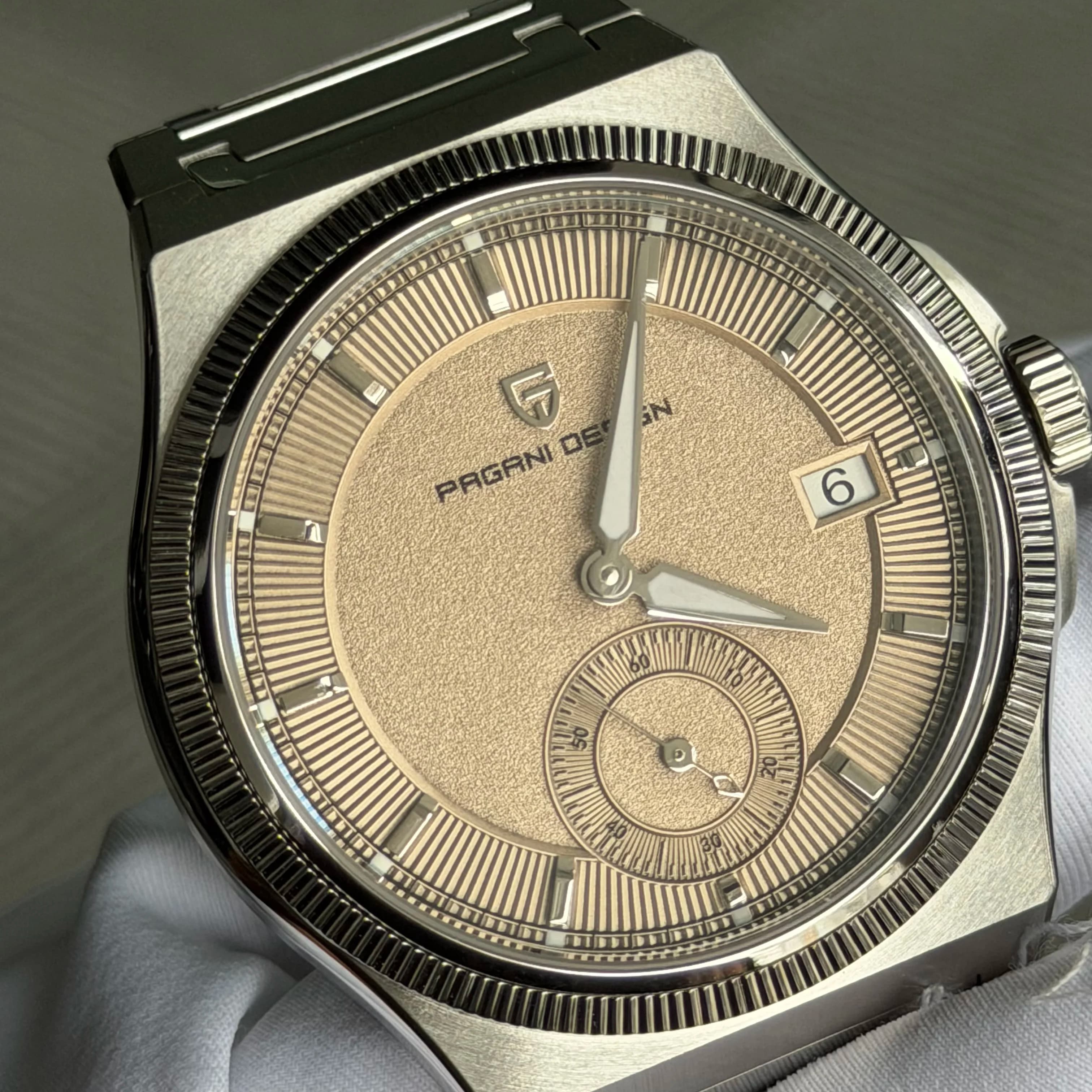 Pagani Design 2026 Nuovo Orologio da Uomo di Lusso 42MM al Quarzo, Vetro Zaffiro, Acciaio Inossidabile, Impermeabile 100m, Orologio Sportivo da Uomo, Regalo