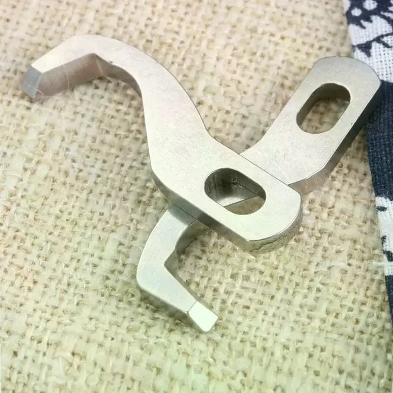 Kit di lame superiori e inferiori per macchina da cucire domestica multifunzionale TF123/TF122 per Singer 14N654 Brother 3034D