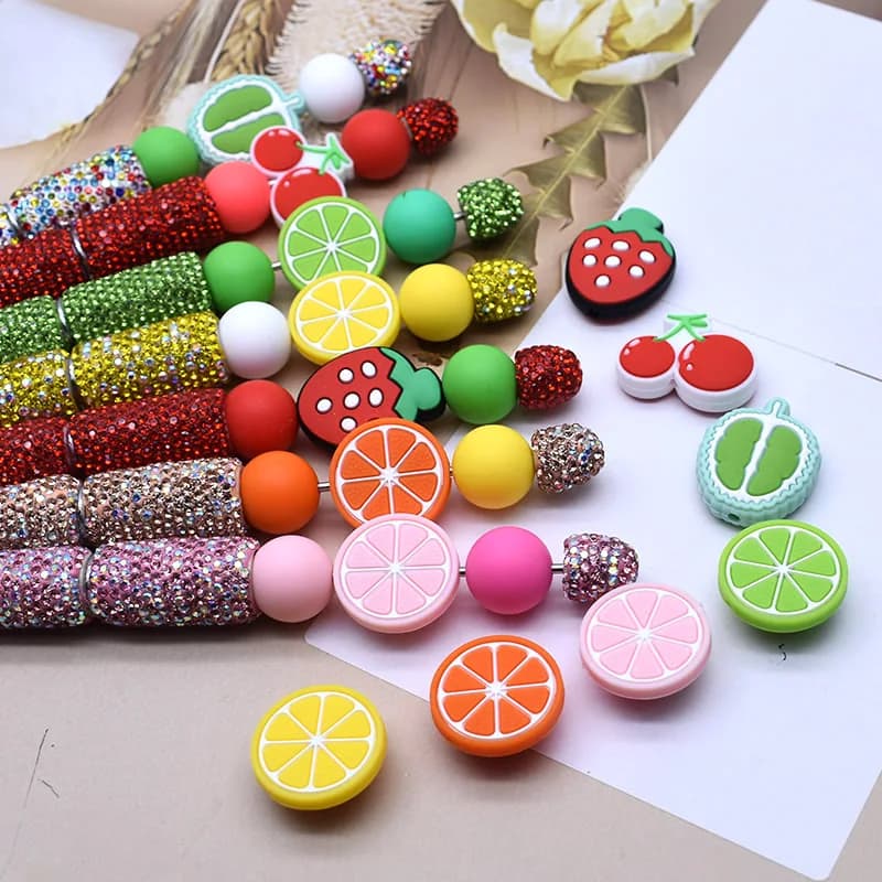 Nuovo design Cartoon Love Perline in silicone Frutta Ciliegia Perline di limone per la creazione di gioielli Accessorio per penna con perline a catena per cellulare fai-da-te
