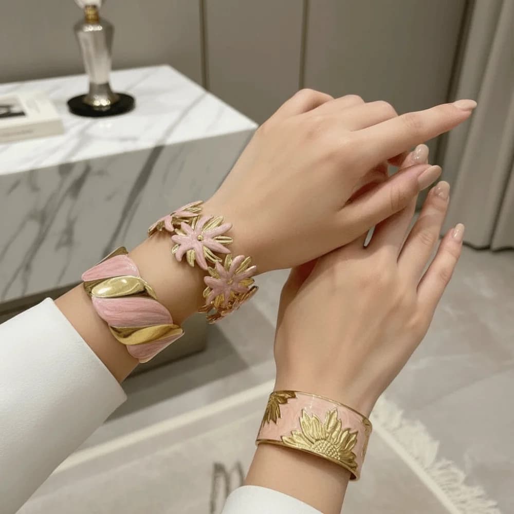 Bracciale a fascia larga in smalto rosa resistente all'ossidazione, ipoallergenico, con finitura a specchio, a forma di stella marina, in acciaio inossidabile resistente