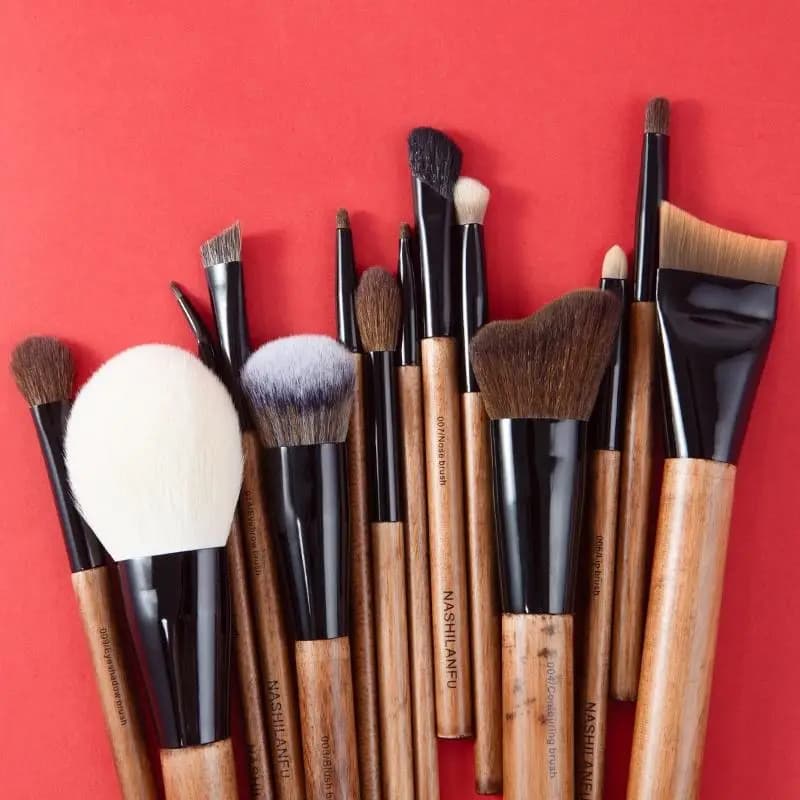 1 Pennello per Trucco in Legno Naturale, Pennello per Blush, Illuminante, Cipria, Correttore Occhi, Strumento Cosmetico Professionale di Precisione