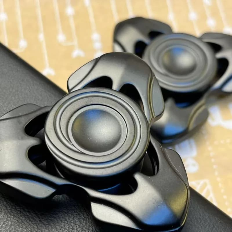 Giocattolo di decompressione Fidget Spinner meccanico in metallo placcato nero a tre pagine Ranger EDC