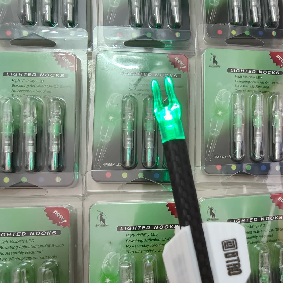 Nocche luminose a LED verdi per frecce in carbonio da 6,2 mm, nocche luminose per frecce con interruttore On/Off per la caccia e il tiro