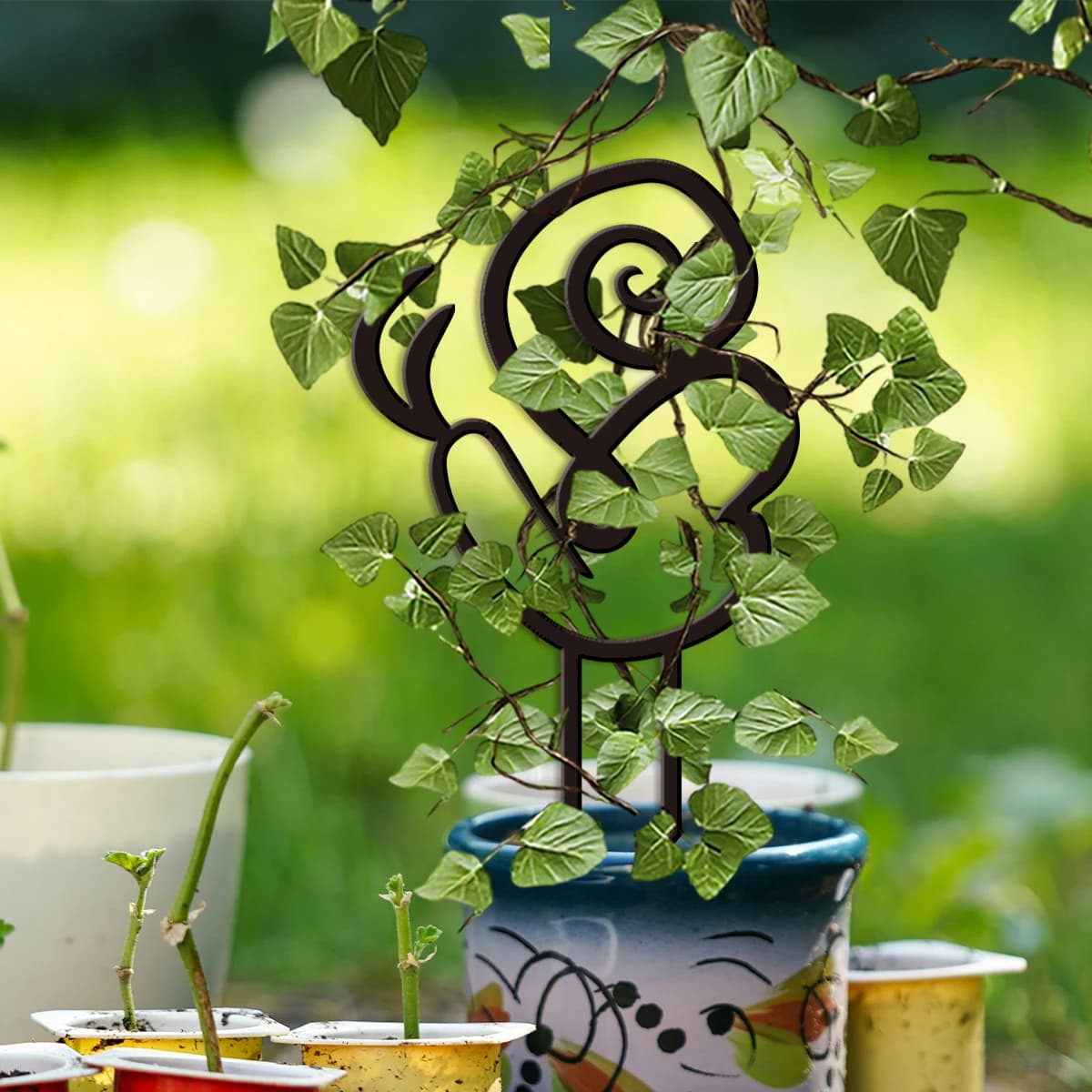 Traliccio in Metallo per Piante, Ideale per Amanti del Giardinaggio, Supporto per Piante Rampicanti in Vaso, Decorazione per Giardino, Oro/Nero