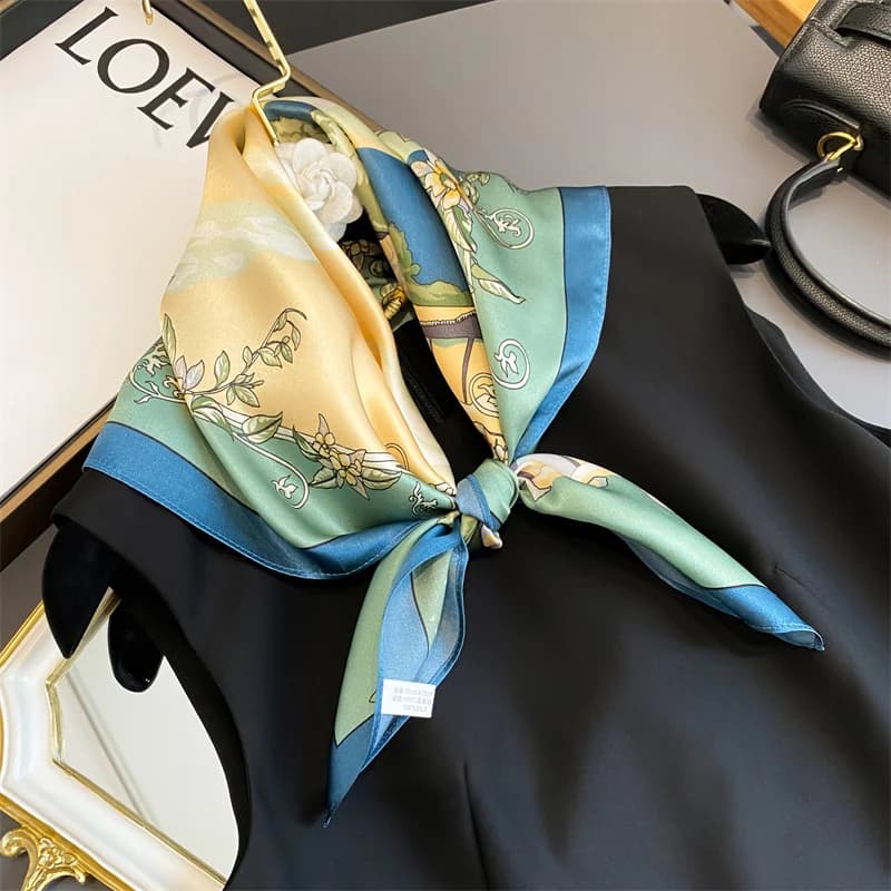 Sciarpa di seta reale al 100% nuovo scialle naturale da 70CM avvolge sciarpe moda donna Foulard Bandana fascia quadrata Hijab Pashmina