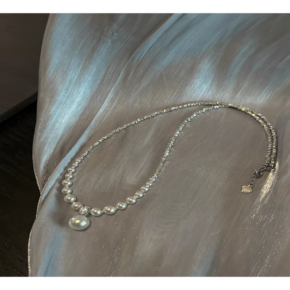 Collana di perle minimalista con catena di clavicole Gioielli minimalisti Ciondolo con lucchetto da donna unico per l'uso quotidiano dell'anniversario
