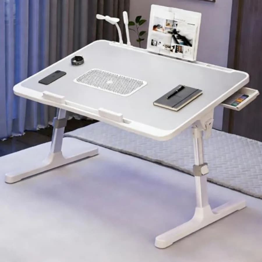 Scrivania per Laptop da Letto con Altezza Regolabile, Ventola di Raffreddamento, Ricarica USB, Cassetto Portaoggetti, Portabicchieri, Supporto per Tablet, Scaffale per Libri, Pieghevole