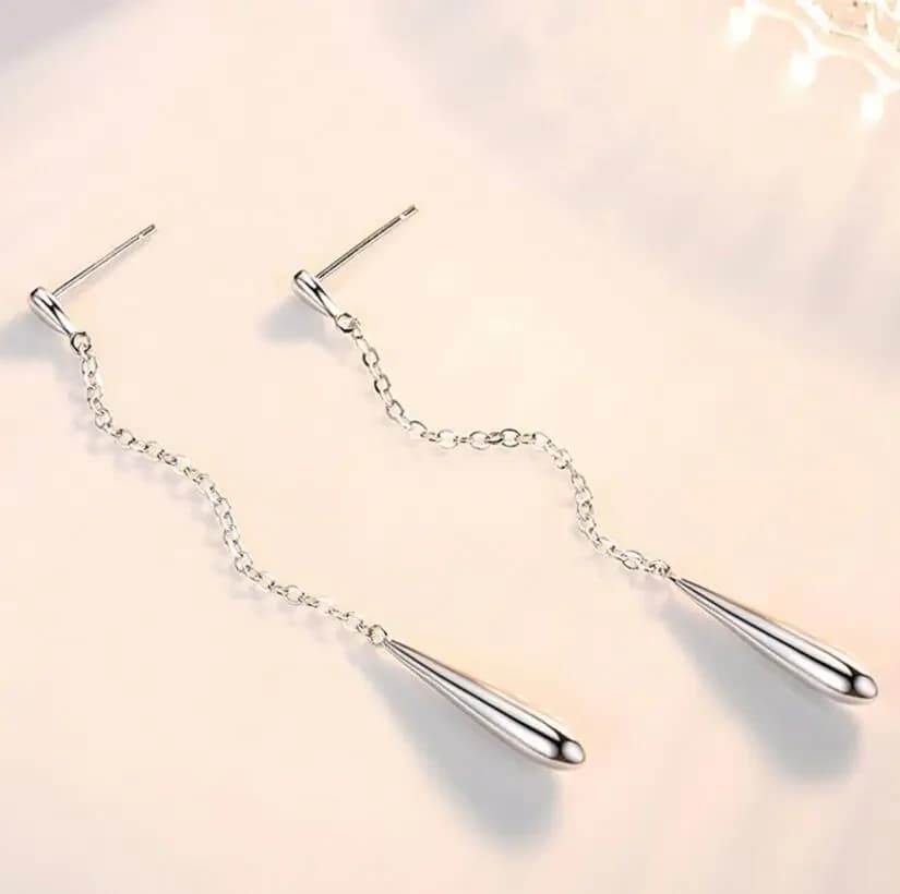 Orecchini lunghi a forma di goccia d'acqua in argento sterling 925 per le donne Nuovo design Orecchini con nappa di lusso leggero Regalo di gioielli per feste di nozze