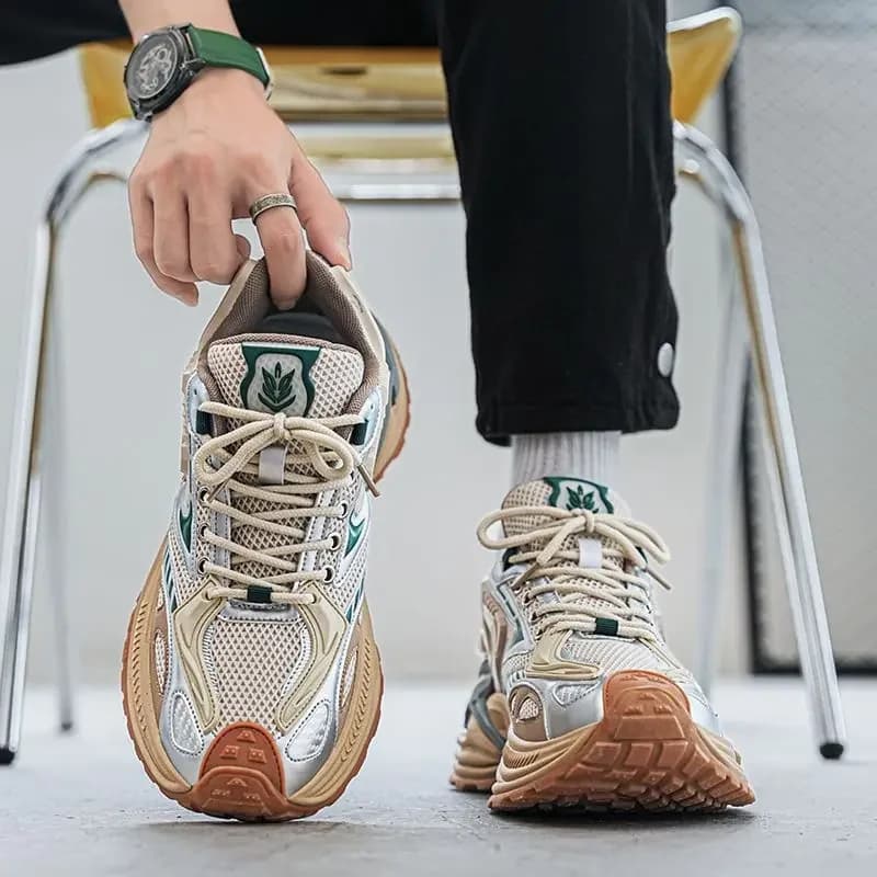 Sneaker casual da uomo da trekking con piattaforma spessa Vendita estiva semplice Offerte originali Prezzo basso senza scarpe sportive larghe in pelle per uomo