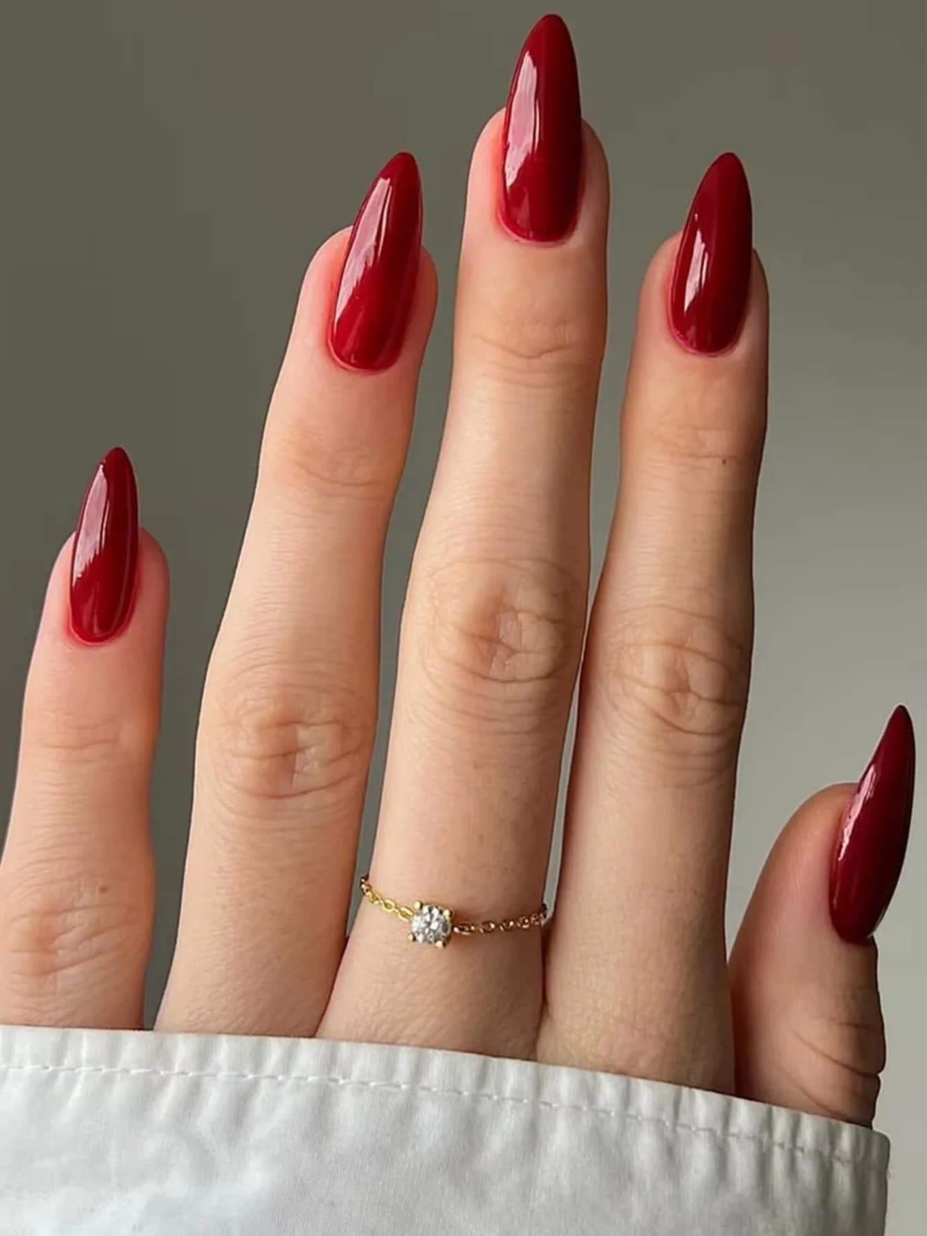 24 pcs/set simple wine red fingernails medium length print almonds on art wearable head round oval cover complete tips for fake nails