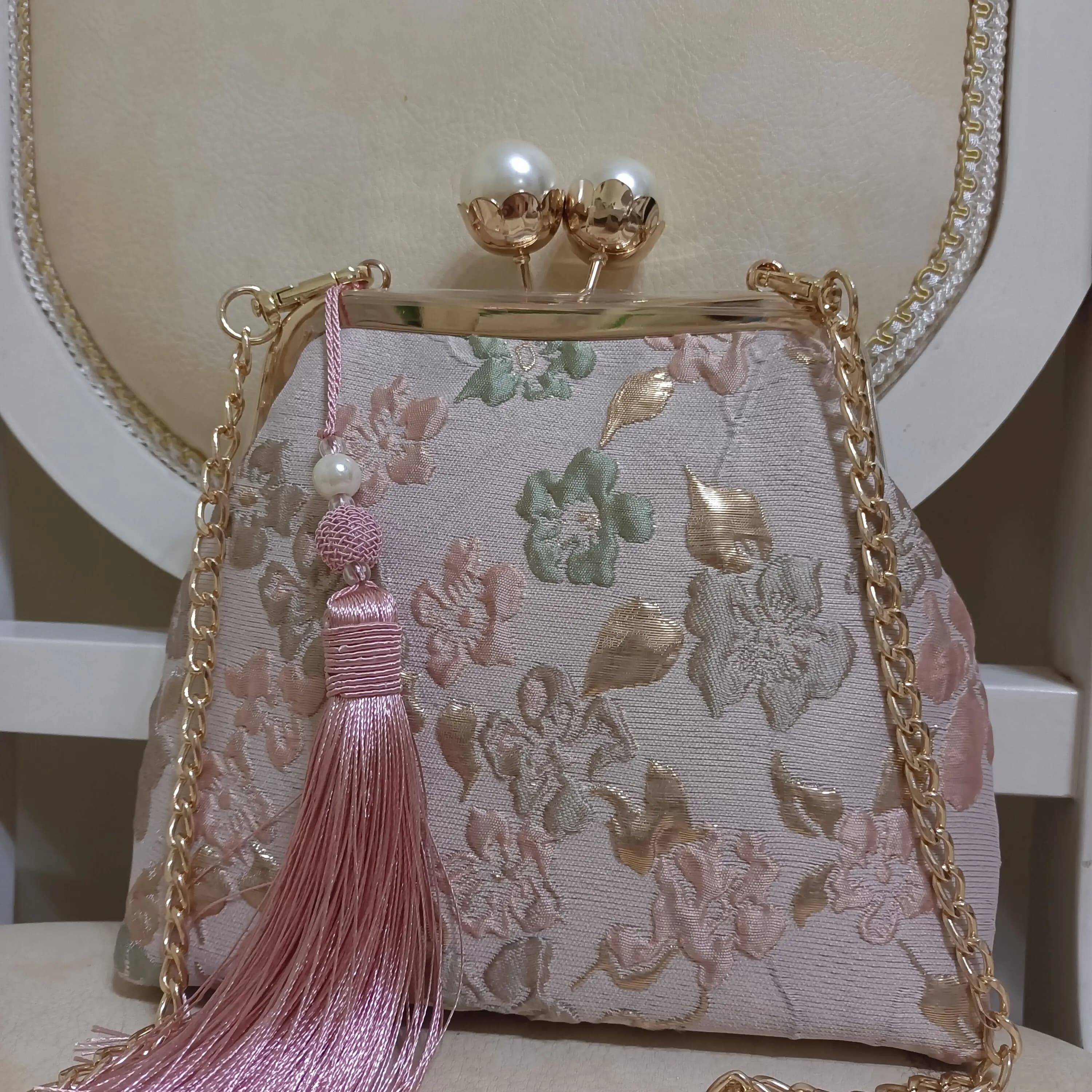 Borsa a Tracolla da Donna con Frange Rosa e Chiusura a Conchiglia, Borse a Catena, Borsette e Pochette da Donna