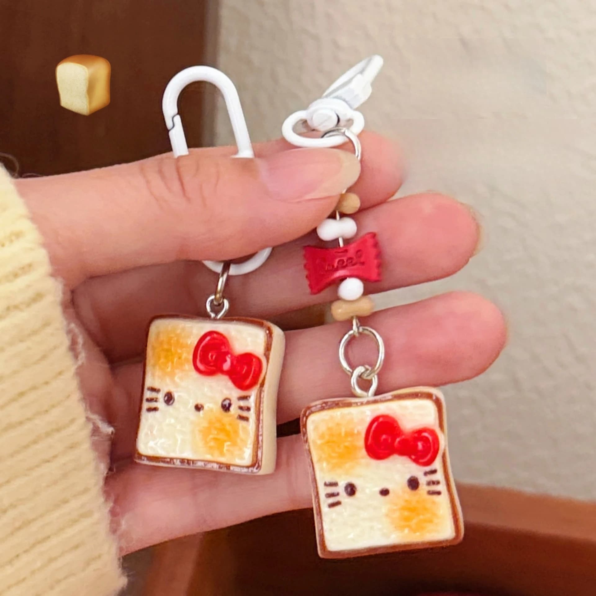 1/2 Pezzi Portachiavi a Forma di Toast Hello Kitty, Ciondolo Decorativo per Zaino, Piccolo Ornamento Pendente