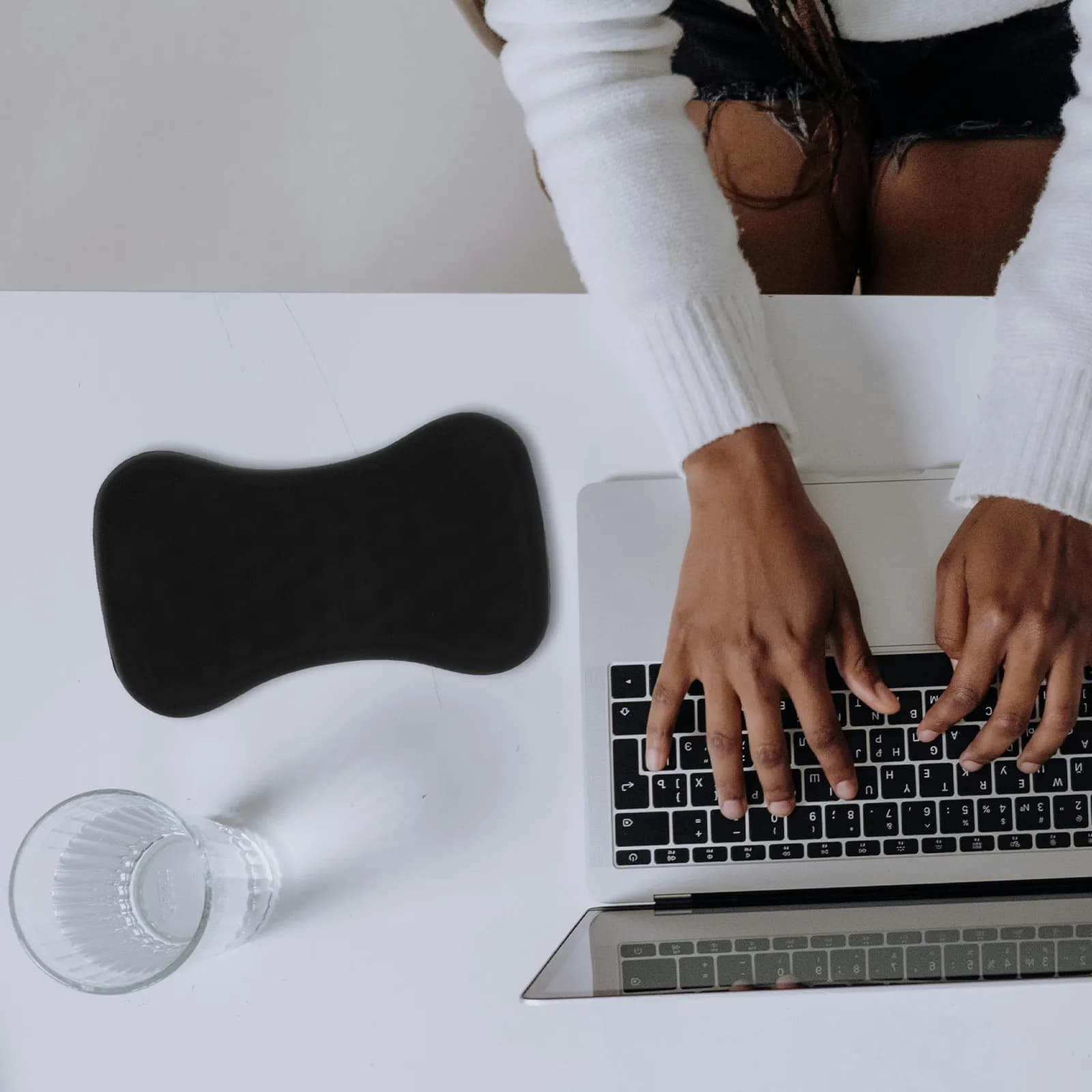 Supporto per Polso Ergonomico Premium per Tastiera, Base in Plastica con Superficie in Cotone Morbido, Design Antiscivolo per Computer e Laptop