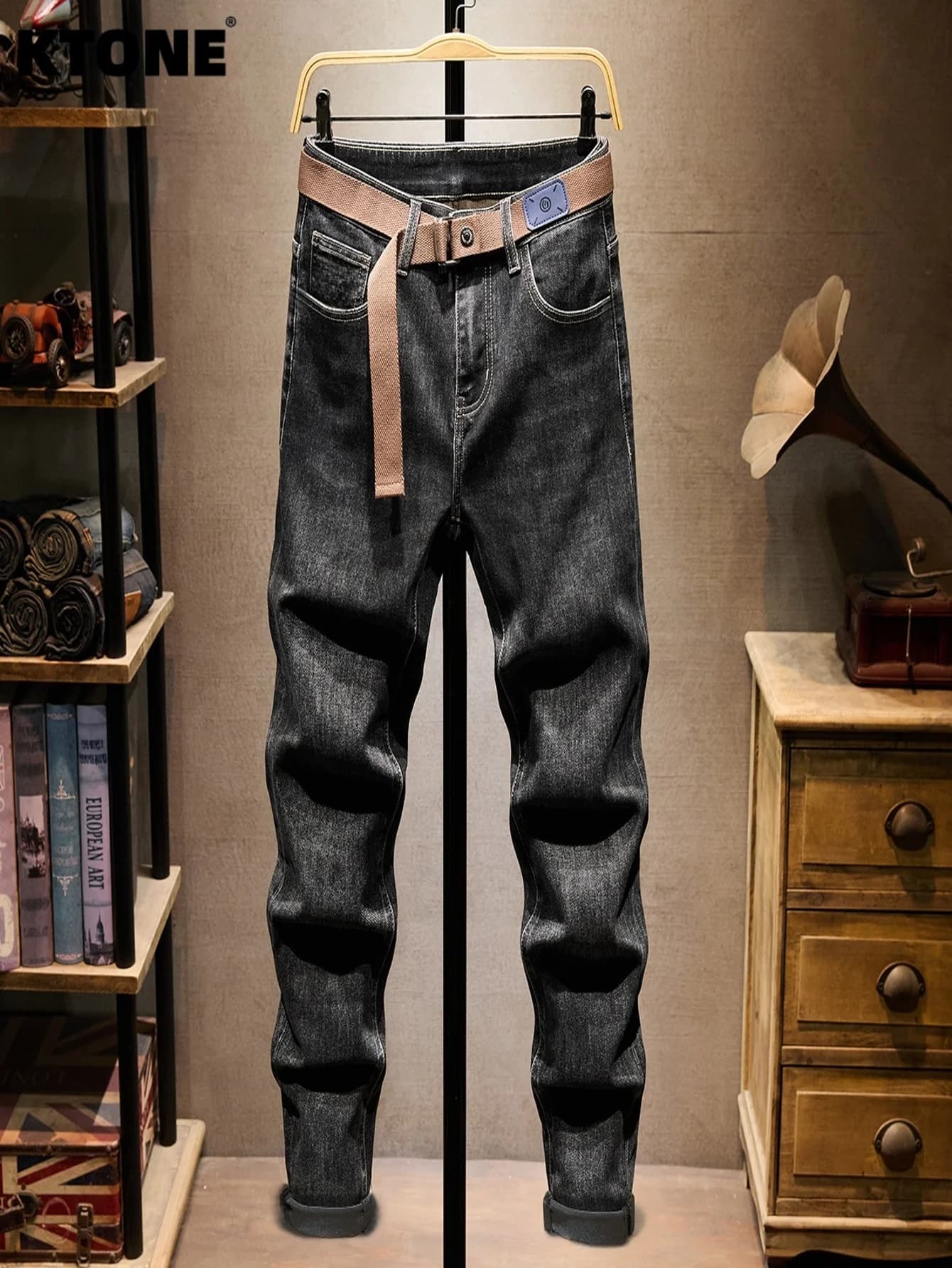 Jeans Harajuku black slim fit for men, minimalist, simple, ideal for appointments. No accessories or belt included.