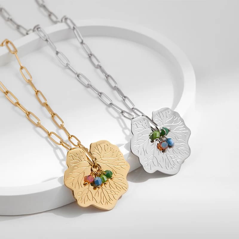 Loe | Nuova Collana con Ciondolo a Fiore per Donne, Gioiello in Acciaio Inossidabile, Charm Carino, Regalo Leggero in Stile Coreano 2026