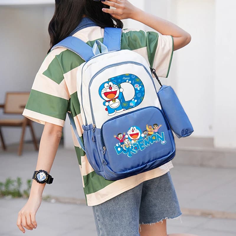 Set di 2 Pezzi Doraemon: Zaino Scolastico e Astuccio per Ragazzi e Ragazze, Zaino per Studenti e Adolescenti, Borsa per Libri con Stampa Anime 26 Lettere, Regalo