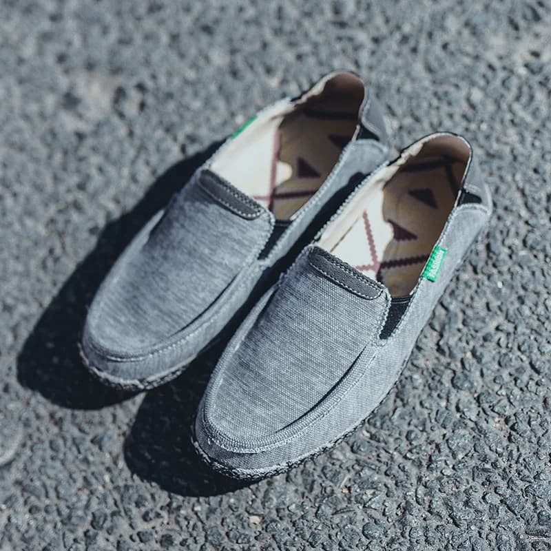 2026 New Spring Handmade Canvas Casual Men Shoes Design Fashion Sneakers Man Loafers Breathable Low Top Flat Shoes Soft Driving