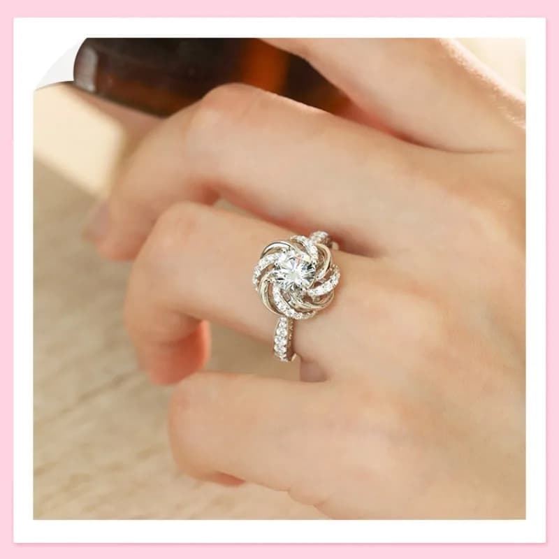 Anello con Diamante Imitazione Mozzarella per Donne, Lusso Leggero a Forma di Fiore, Diamante ad Alto Contenuto di Carbonio con Otto Cuori e Otto Frecce