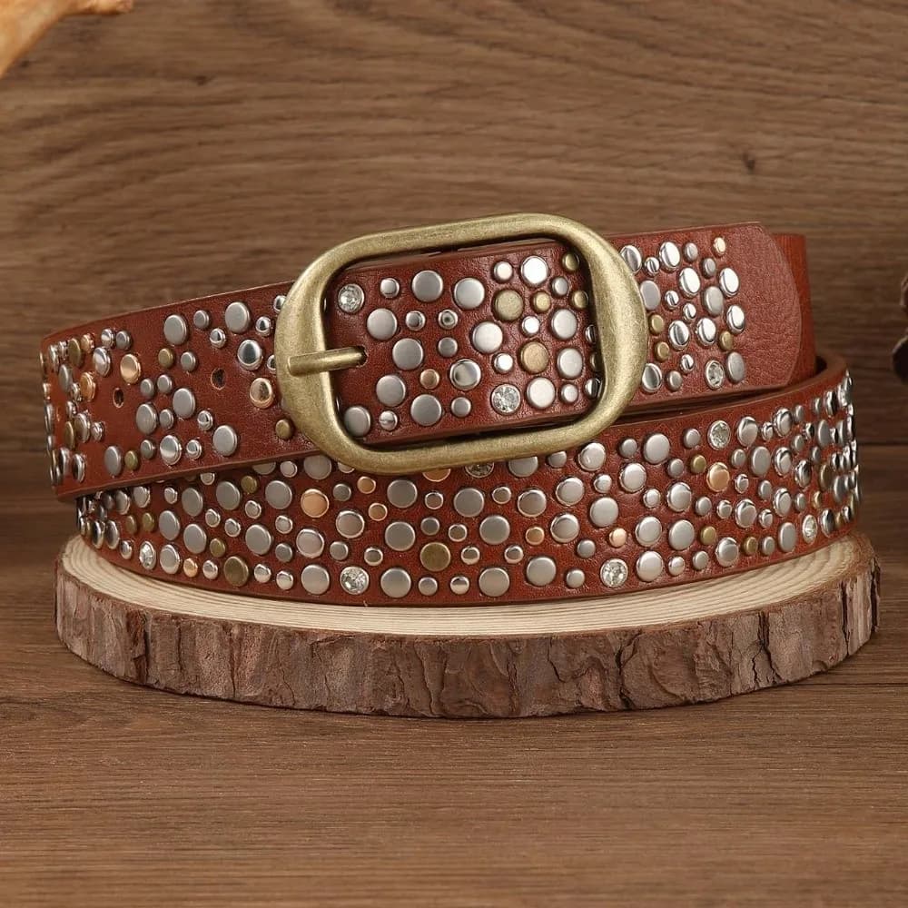 Cintura Gotica in Pelle con Rivetti Multitono in Bronzo Invecchiato, Finitura Opaca e Resistente ai Graffi, con Elementi Posizionati Casualmente