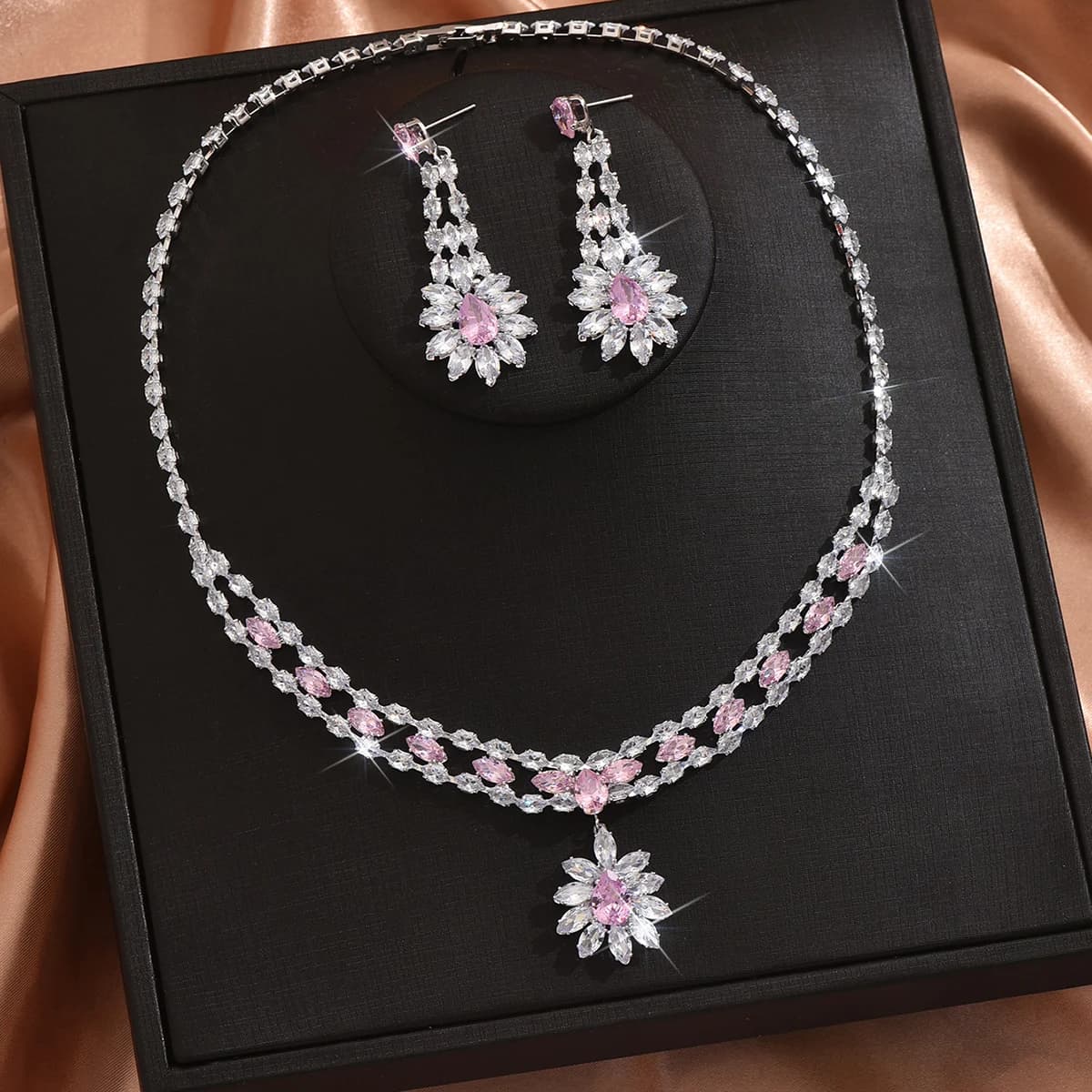 Set di collana e orecchini con zirconi a forma di fiore di prugna, stile europeo e americano, nuova tendenza moda transfrontaliera.