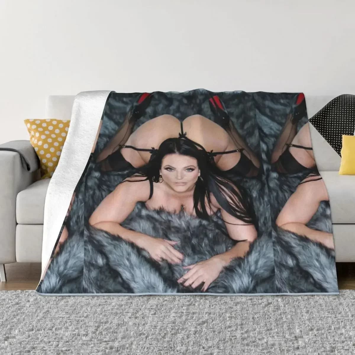 Angela White ha un bel culo coperta per dormitorio coperte essenziali per l'inverno