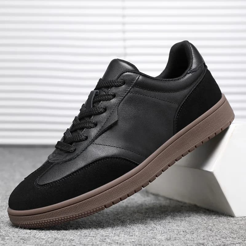 Spring New Shoes for Men Genuine Leather Casual Shoes Cool Black Flat Skateboard Shoes Youth Lace-up Sneakers