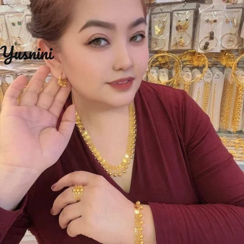 Collana personalizzata placcata oro 24 carati Dubai alla moda, orecchini, anelli, bracciali, set di gioielli per feste di nozze per gli amanti DD10754