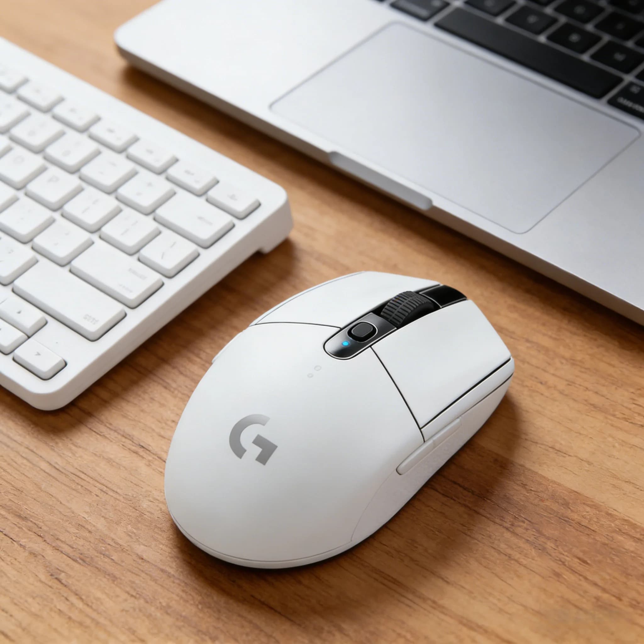 Gaming Mouse Wireless Logitech G304 LIGHTSPEED with HERO 12K sensor and 6 programmable buttons for PC players
