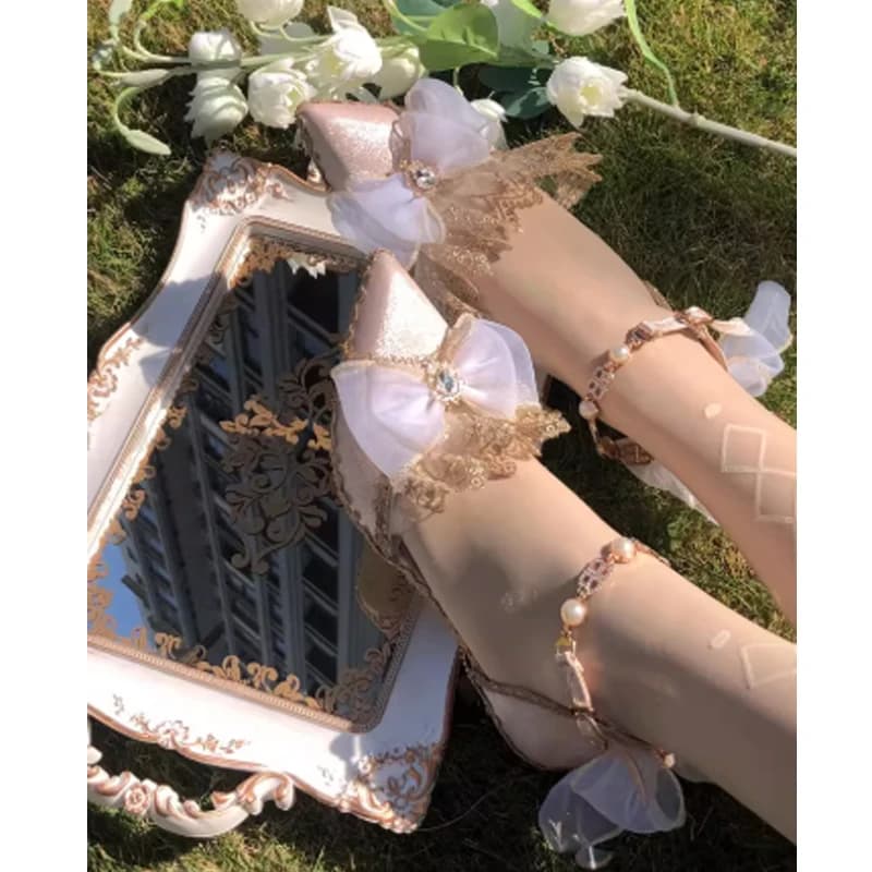 Sandali con Tacco a Spillo in Pizzo Champagne e Fiocchi di Cristallo, Scarpe da Sposa Vintage Lolita con Cinturino alla Caviglia e Catena di Perle per Tea Party