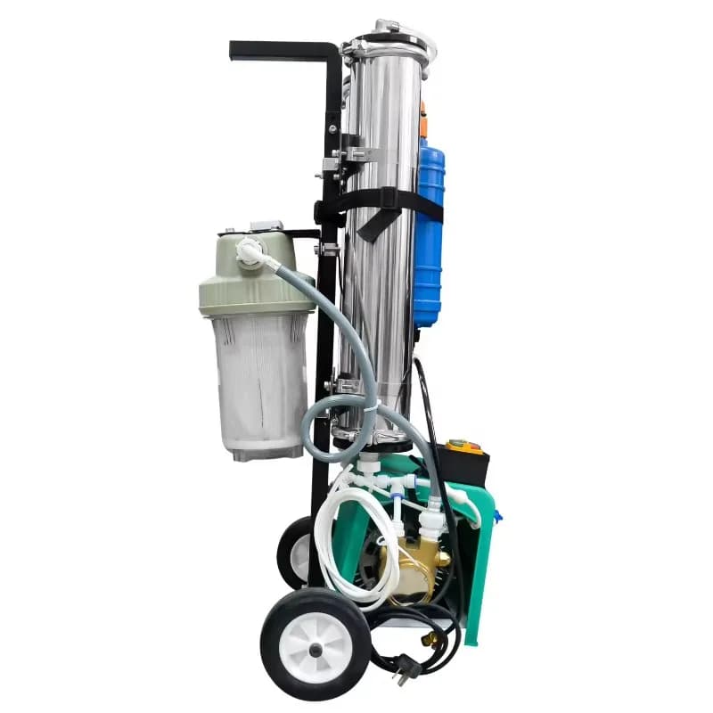 Pulisci i Finestre con una Semplice Macchina Mobile per Desalinizzazione dell'Acqua RO/DI da 250L/H con Pannelli Solari per Esterni