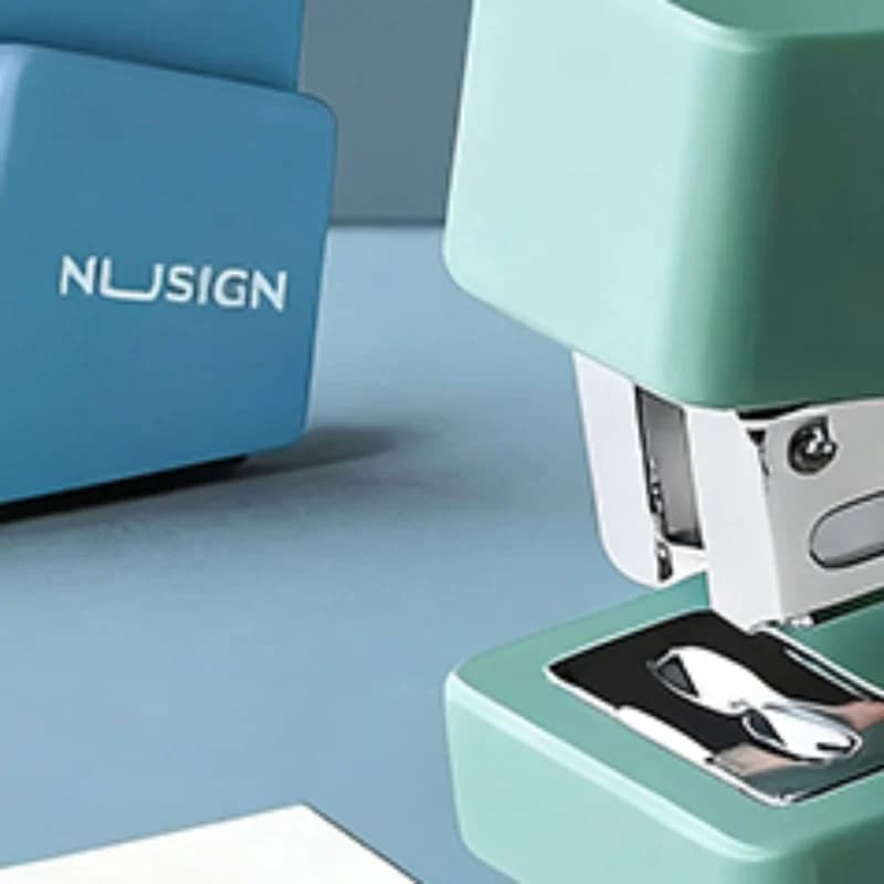 Nuovo Set Mini Cucitrice Portatile Colorata per Carta, Macchina per Rilegatura con Graffette, Articoli di Cancelleria alla Moda per Ufficio con 830 Graffette