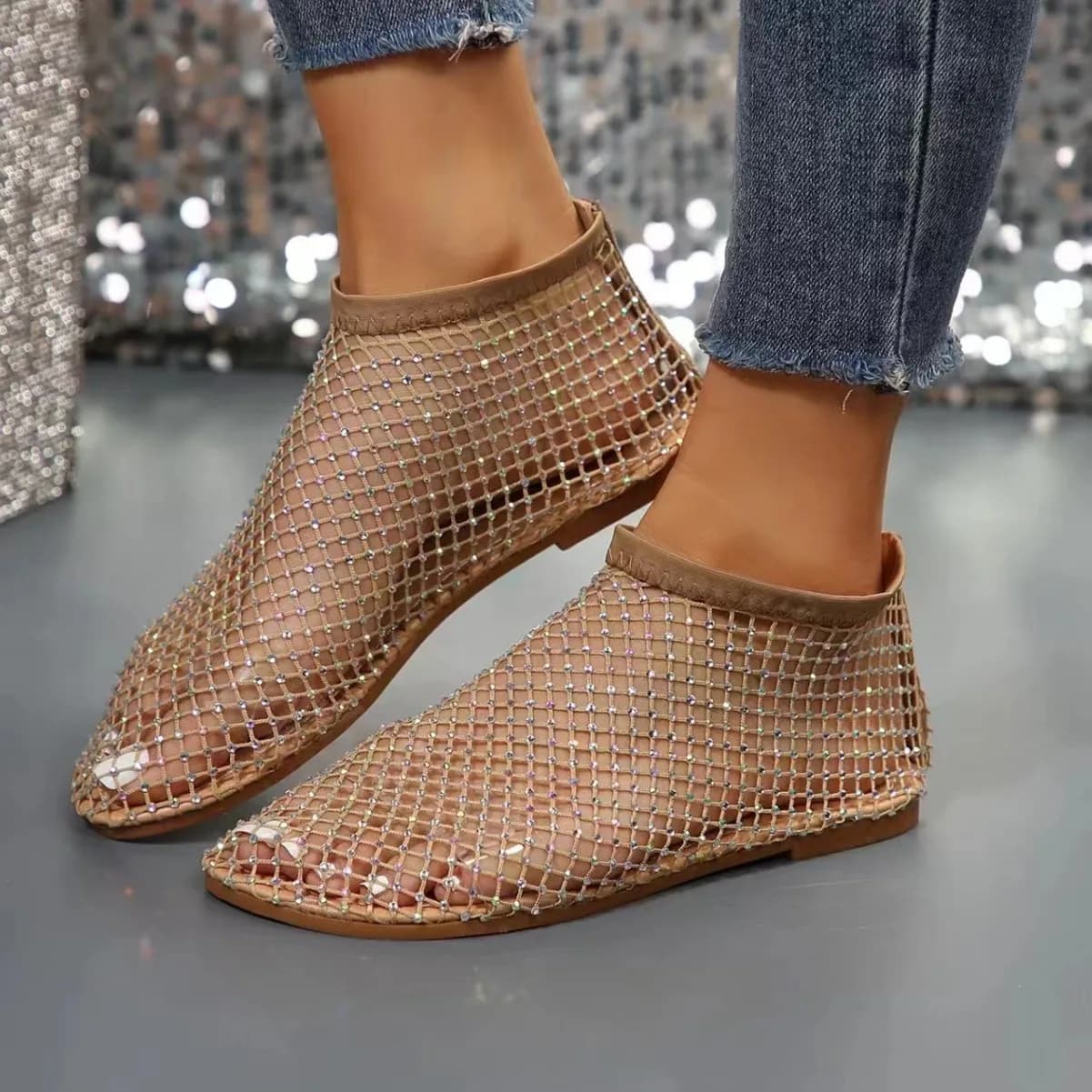 Women Beach Sandals Round Toe Flat Casual Lightweight Slip on Indoor Home Flat Sandals Women Sole Non Slip Soft Durable Sandals