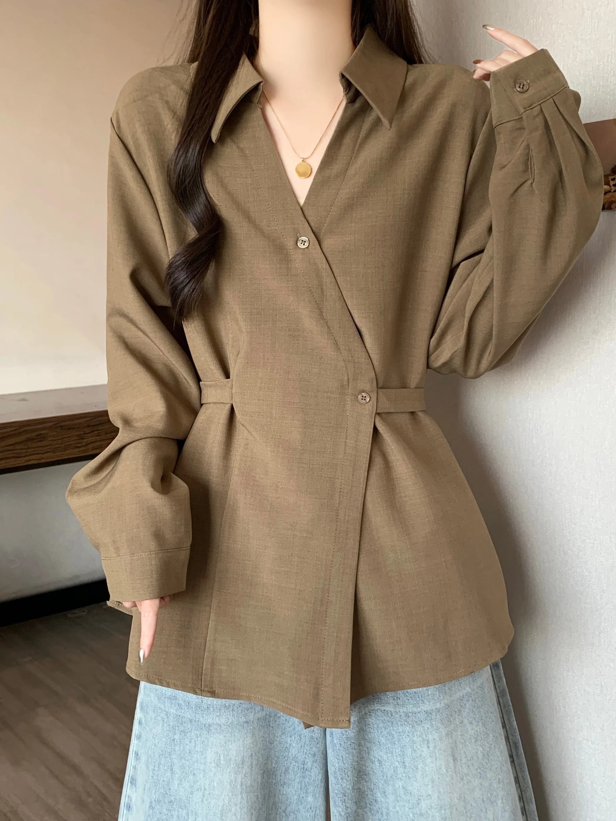 Kaki Color V-neck Long Sleeve Shirt Women's Spring 2026 New plus Size Waist-cinching Shoulder-length Commute Style Blouse