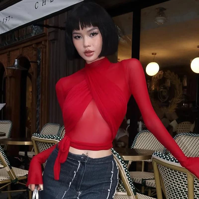 2025 Moda Maglia Collo alto Manica lunga Benda antirughe rossa T-shirt ombelicale trasparente sexy Top Abbigliamento da strada