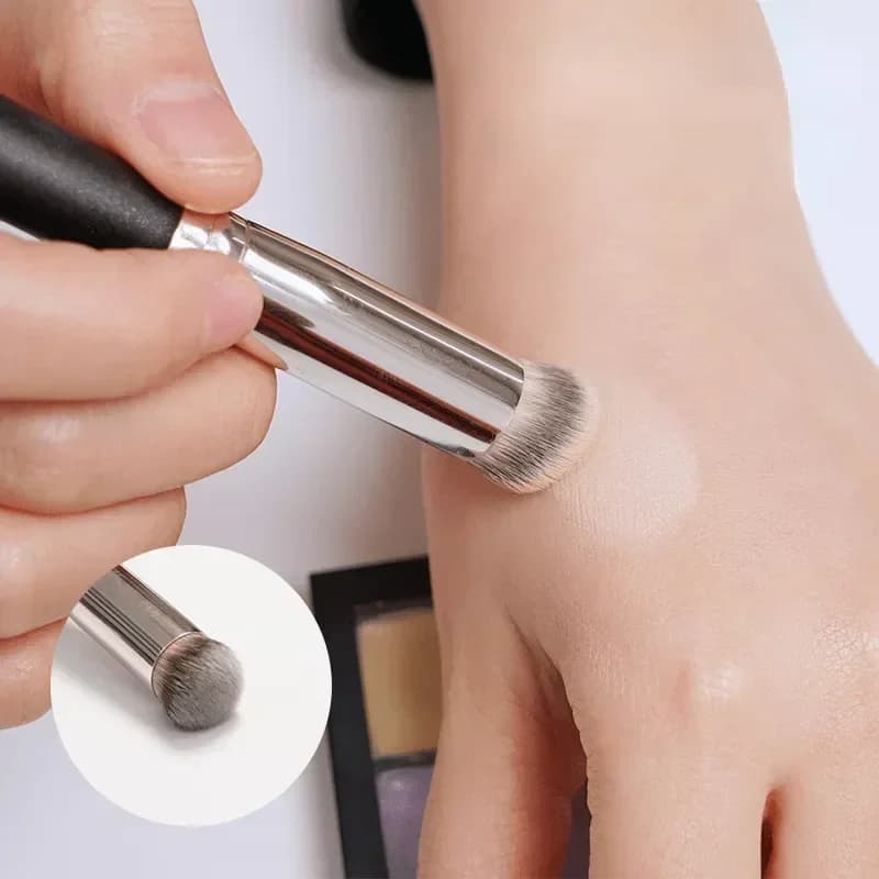 Pennello per Fondotinta e Correttore Premium, Pennelli per Contorno e Blush, Pennello Densamente Imbottito per Sfumature Perfette sotto gli Occhi e sul Viso