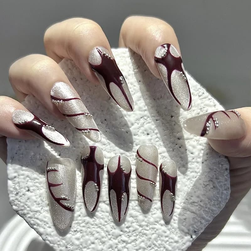 Glitter Cat Eye Toppe per unghie finte lunghe rosse Linee di perle Stampa fatta a mano sulle unghie Unghie artistiche per ragazze speziate dolci e fresche