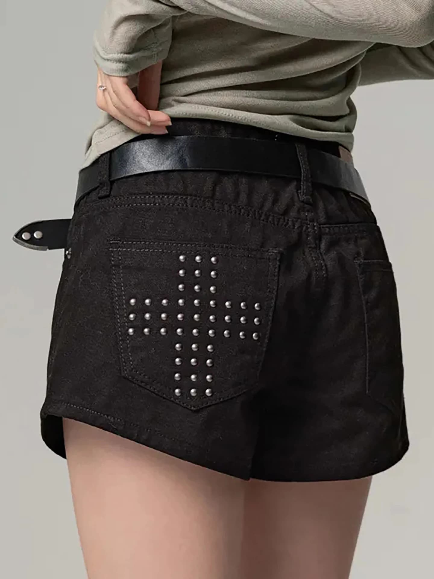 Black Cross Studs Casual Denim Shorts Dongda Gate Unique Design Sensation Slimming Versatile Street Style Hot Pants for Women
