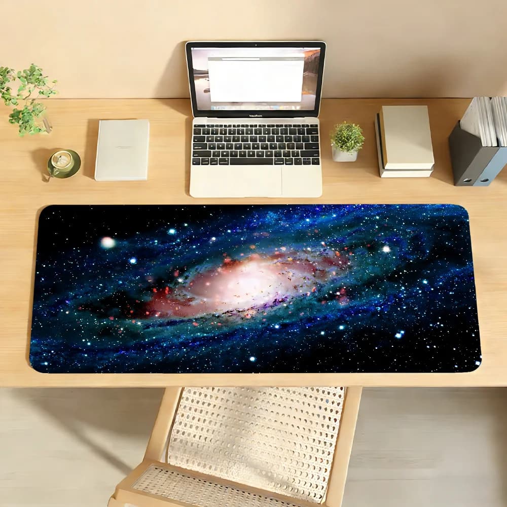 Tappetino per Mouse Galaxy Antiscivolo con Bordo Bloccabile, Tappetino da Scrivania per PC e Laptop, Accessori in Gomma per Ufficio, Tastiera Grande XXL per Giochi