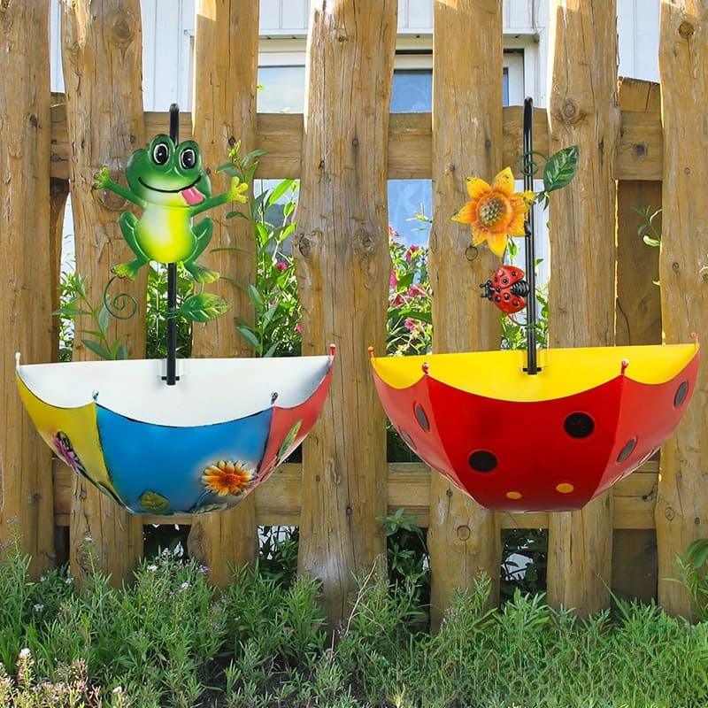 Metal Wall Planter Umbrella Hanging Planter Cute Frog Cartoon Vibrant with Drainage Ventilated Hanging Flower Pot Fence Decor