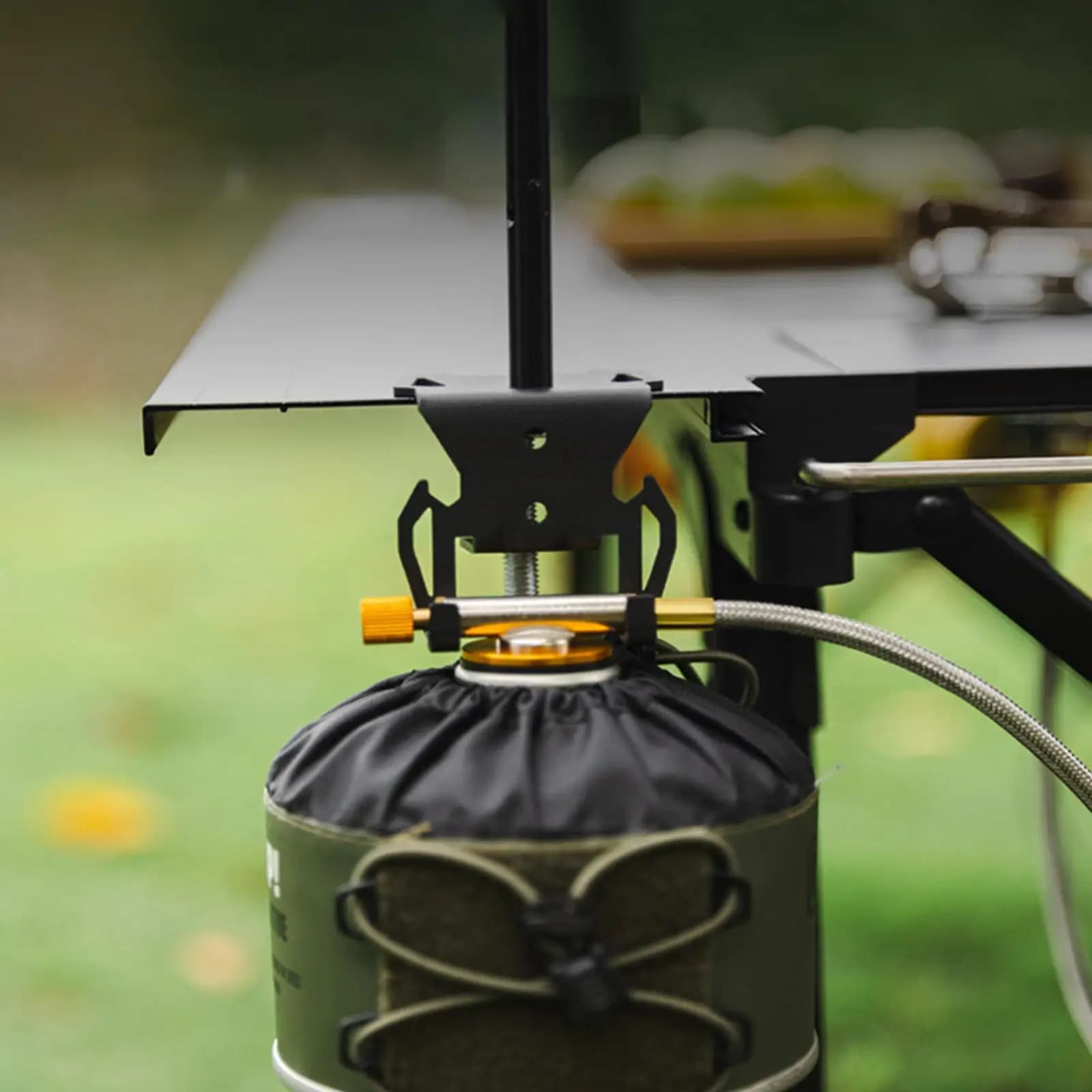Supporto Universale per Serbatoio Carburante da Campeggio, Morsetto Multifunzione per Bombole di Gas, Clip di Supporto per Cucina da Campo