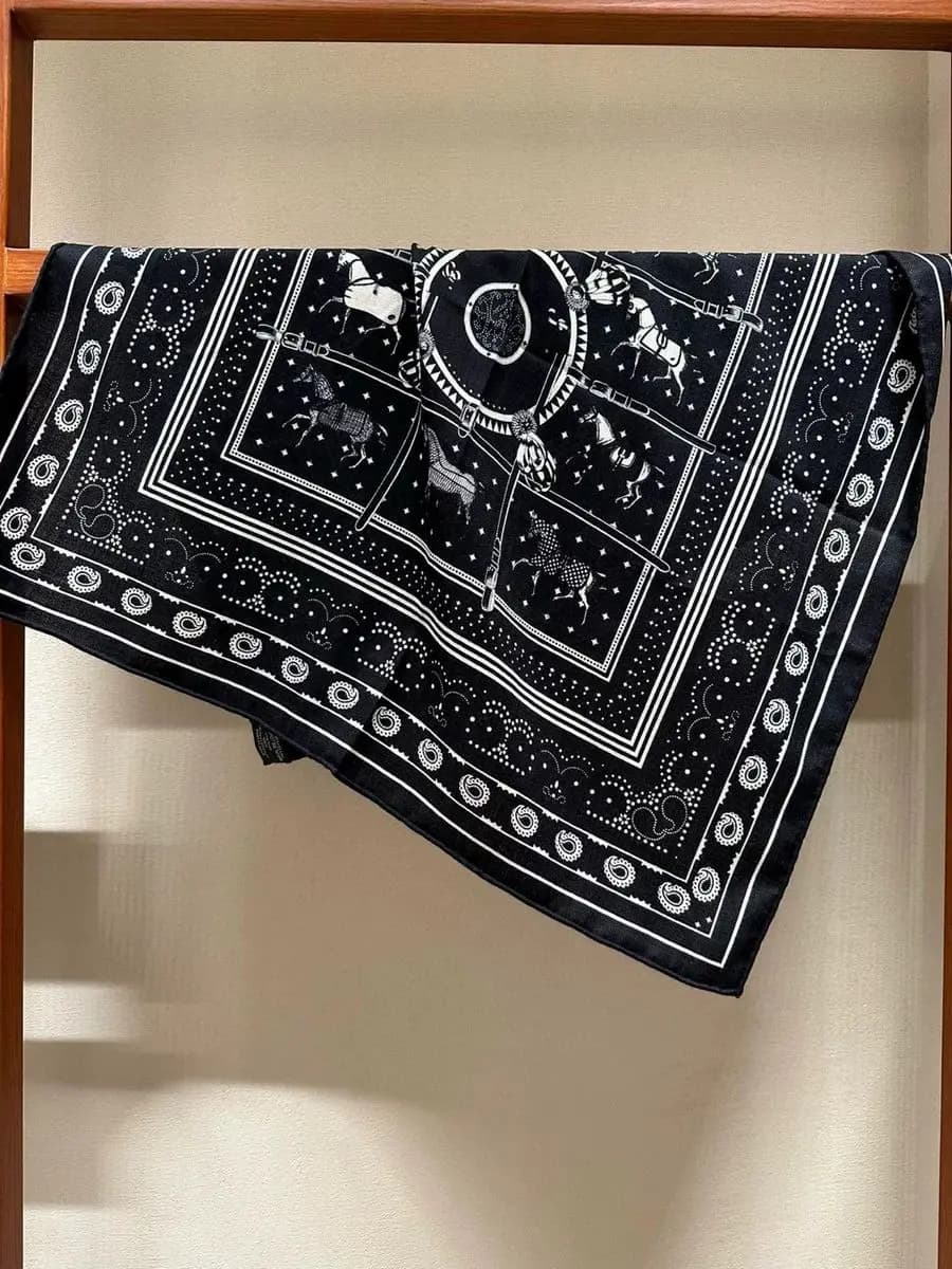 Sciarpa Nera Morbida di Lusso in Seta e Lana, Sciarpe e Scialli, Accessori per Capelli, Bandane con Bordi Arrotolati a Mano, Accessori per Borse, Regalo per la Mamma, Sciarpe Nere